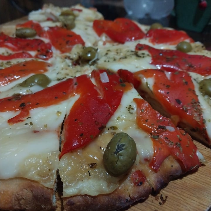 photo of Heaven (Delivery and Take-away) Pizza De Muzzarella De Almendras Y Morrones shared by @julietaaz on  16 Jan 2023 - review
