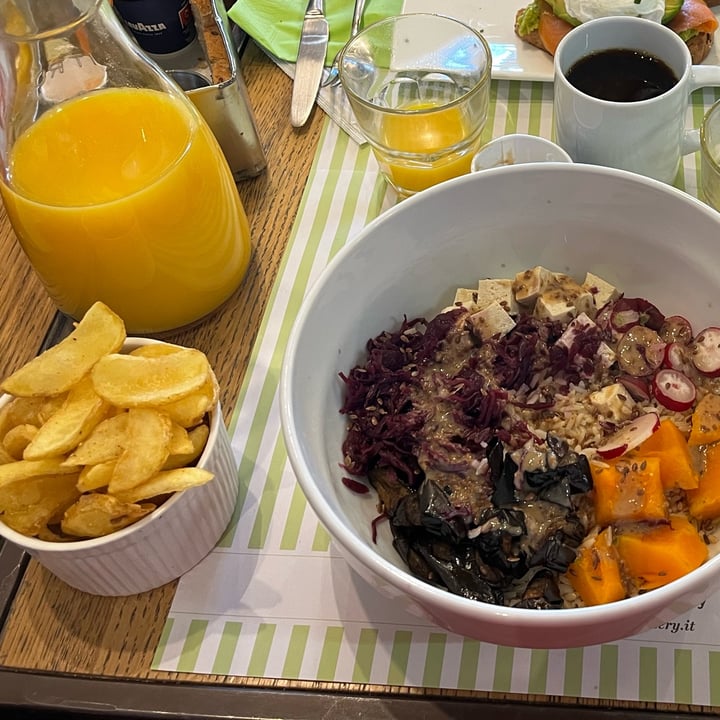 photo of California Bakery Vegan Bowl shared by @aurylois on  18 Feb 2023 - review