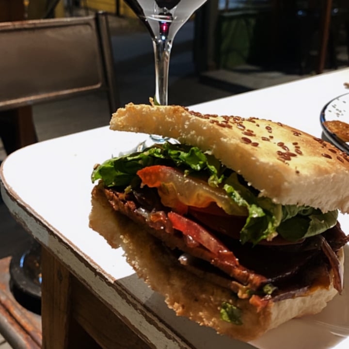 photo of Wara espacio saludable Sandwich De Seitan Con Papas shared by @jazminorellanaok on  05 Apr 2023 - review