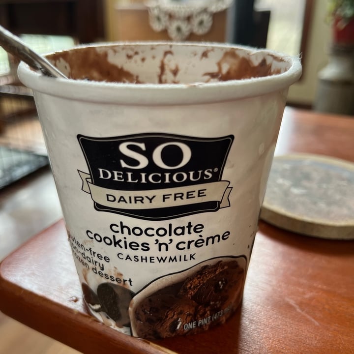 photo of So Delicious Dairy Free Chocolate Cookies N' Cream Cashewmilk Frozen Dessert shared by @tatanka05 on  23 Apr 2023 - review