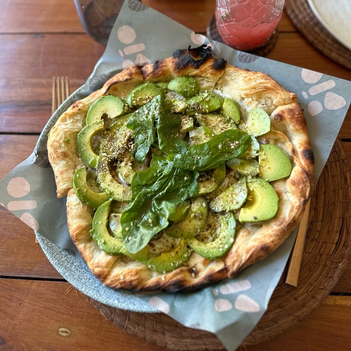 photo of BIO Restaurante de Hotel Xcaret pizza de aguacate shared by @majesticvegan on  31 May 2023 - review