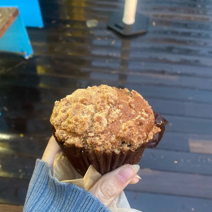 photo of Whole Foods Market Vegan Blueberry Muffin shared by @theveganfoodcritic on  22 Apr 2023 - review