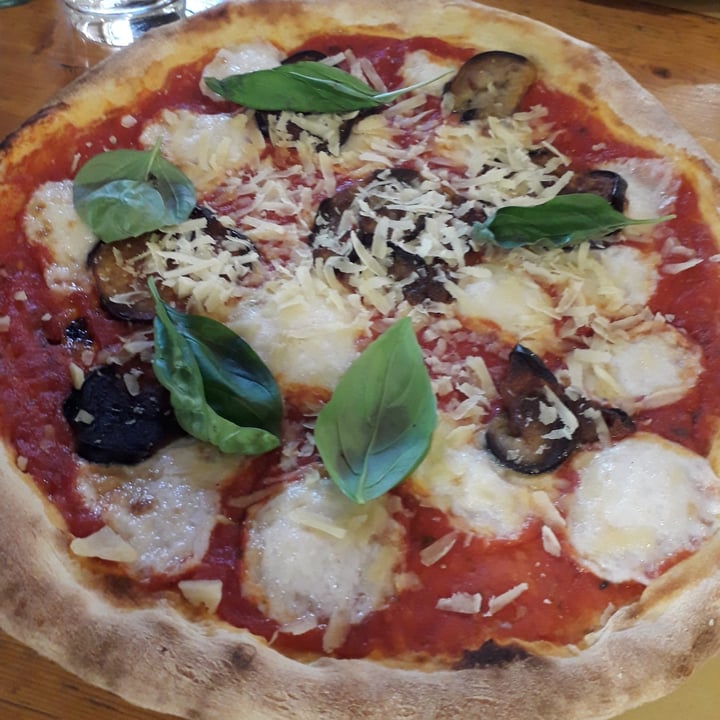 photo of L' Angolo Pizzosteria Melanzana Alternativa shared by @ericaeroica on  24 Apr 2023 - review