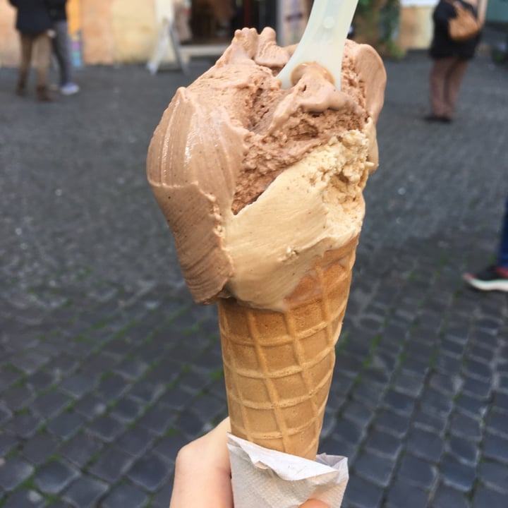 photo of Grezzo Raw Chocolate - Piazza Mattei Gelato Vegan shared by @pomeziajones on  01 Jan 2023 - review