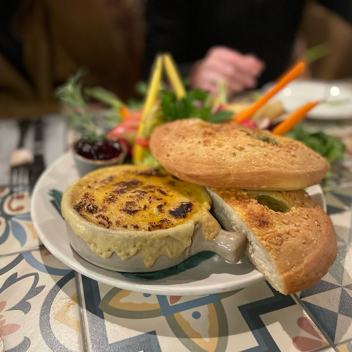 photo of Morgan and Watson Oven Baked Truffle & Smoke ‘Cheese’ Cashew Nut Fondue shared by @vegandamian on  08 Jan 2023 - review