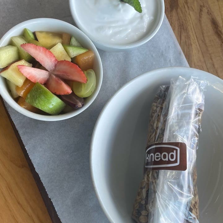 photo of Knead Restaurant Granola, Fruit & Coconut Yoghurt shared by @upmyeco on  16 Jun 2023 - review