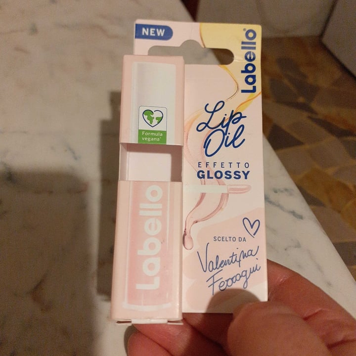 photo of Labello Lip oil effetto glossy shared by @nadiamincuzzi on  12 Feb 2023 - review