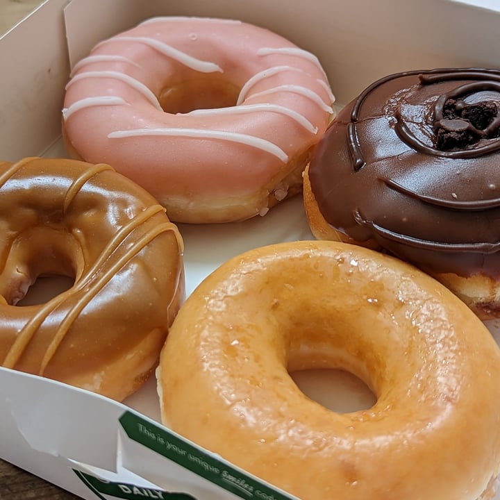 photo of Krispy Kreme A Selection Of Vegan Iced Rings & Vegan Fudge Brownie Bliss shared by @jondread on  04 Mar 2023 - review