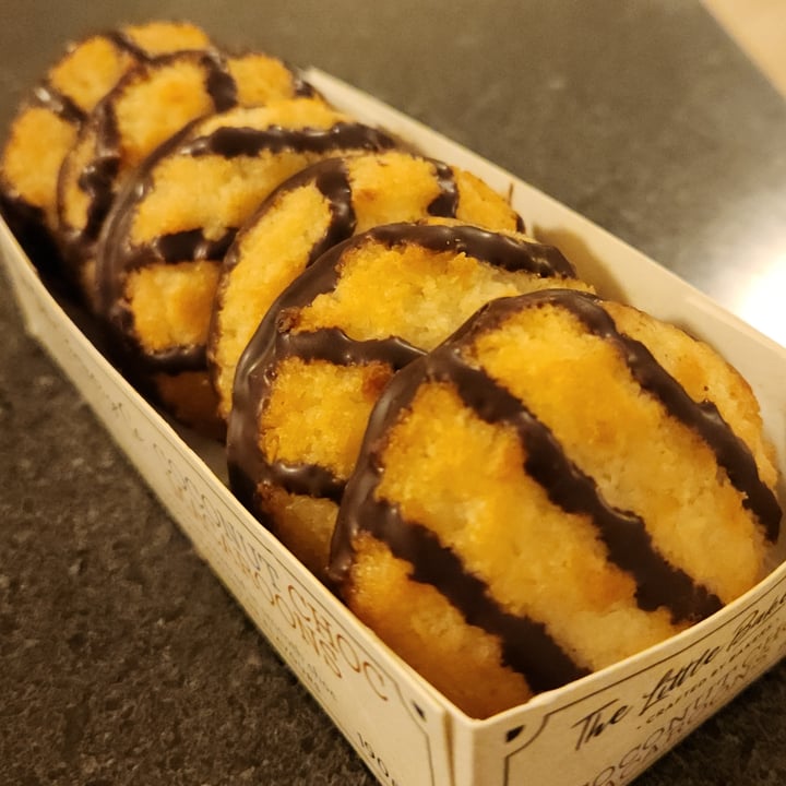 photo of The Little Bakery Co Coconut Choc Macaroons shared by @wongas on  03 Aug 2023 - review