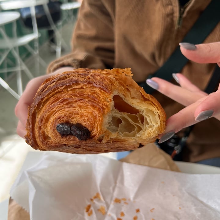 photo of Clementine Bakery pain au chocolat shared by @holasoymylk on  12 May 2023 - review