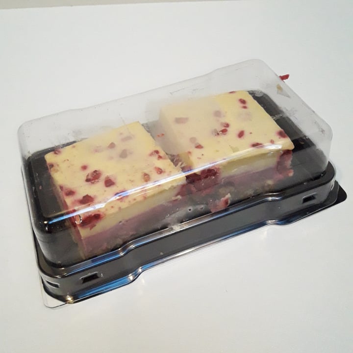 photo of Nats Rawline Raw Cakes Raspberry & Passion Fruit shared by @peter-plant-power on  25 Feb 2023 - review