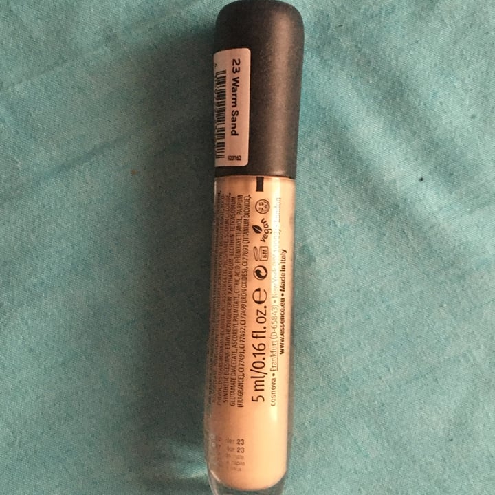 photo of Essence  corrector Tatto shared by @nereabruja on  24 Jan 2023 - review