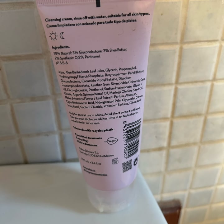 photo of two poles Cleansing cream shared by @patipatt on  22 Dec 2022 - review