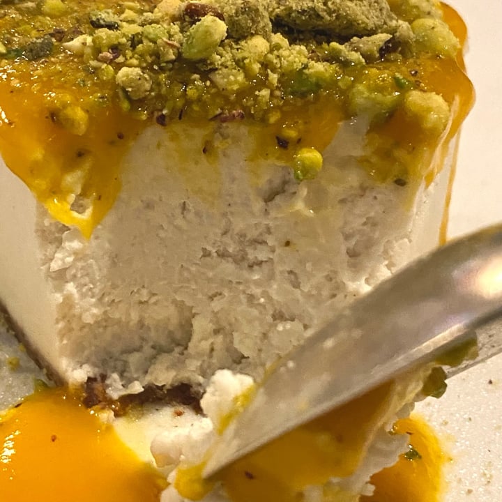 photo of Botanica Lab Cucina Cheesecake al mango shared by @aleglass on  14 May 2023 - review