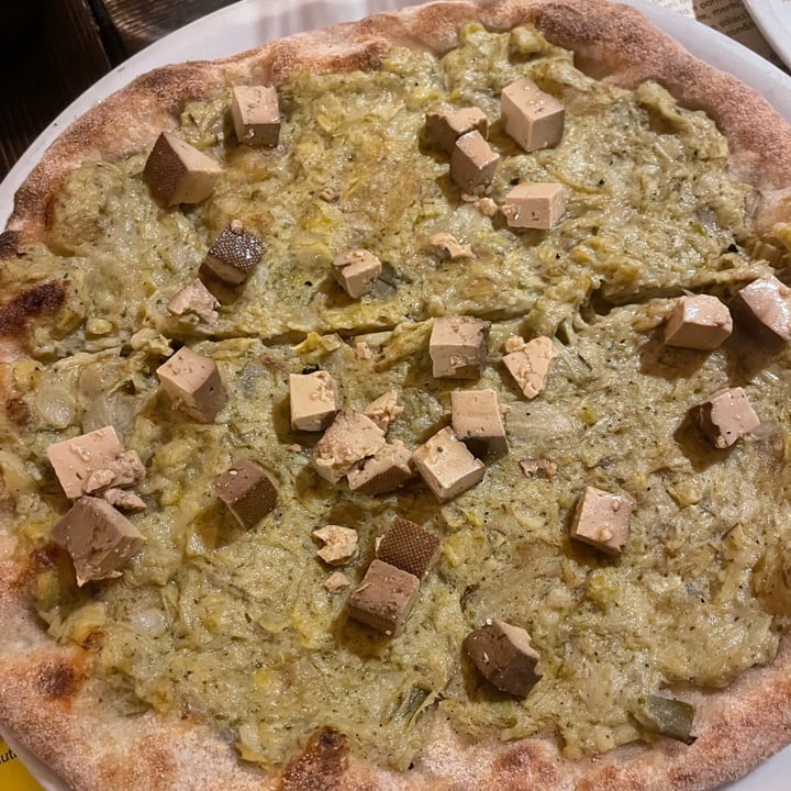 photo of ArVolo Ristorante Pizzeria Pizza Con Crema Di Carciofi E Tofu Affumicato shared by @loveg on  17 May 2023 - review