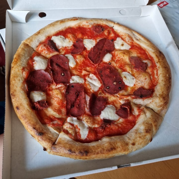 photo of Pizzis and Cream Pizza Salami shared by @janaplantpowered on  26 Jun 2023 - review
