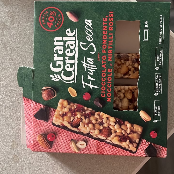 photo of Gran Cereale Barretta Cioccolato Fondente, Nocciole E Mirtilli Rossi shared by @andriveg on  20 Dec 2022 - review