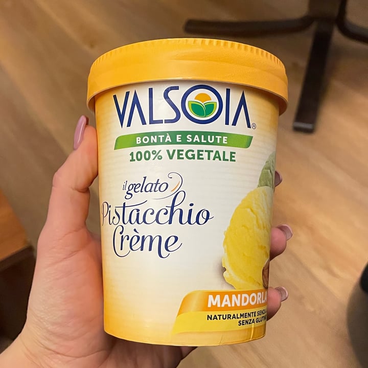 photo of Valsoia il Gelato al pistachio e crema Mandorla  shared by @nadiste on  21 Jan 2023 - review