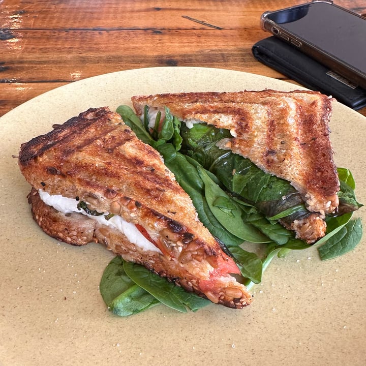 photo of HAH Lornebeach Vegan Mozzarella Jaffle Toastie shared by @cloudia on  16 Apr 2023 - review