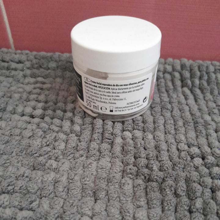 photo of Cien Skin Foodies Crema Facial Reparadora De Día shared by @lectora23 on  13 Mar 2023 - review