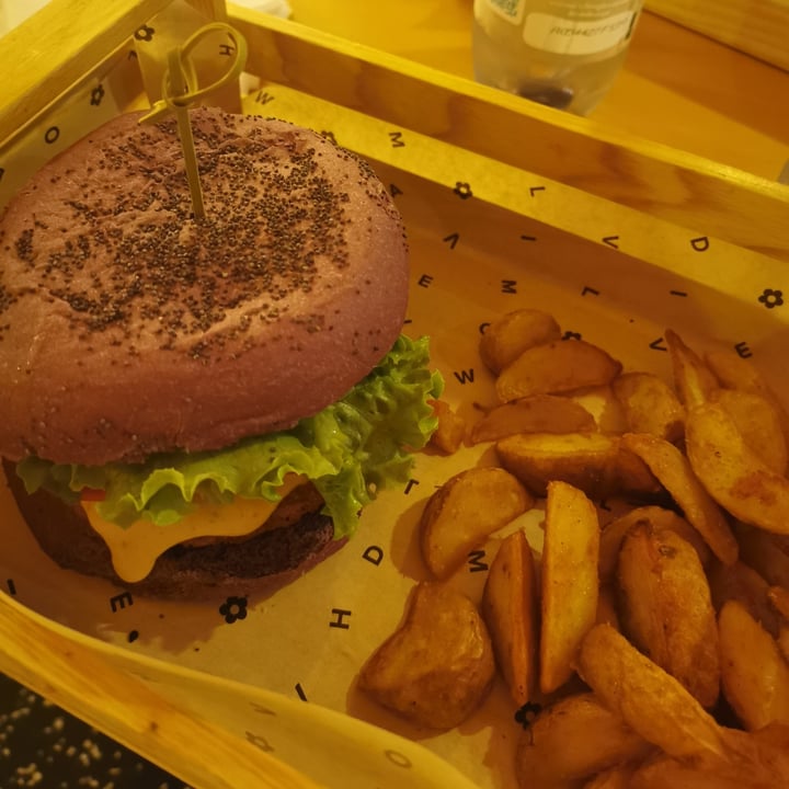 photo of Flower Burger purple cheesy shared by @nixandstuffs on  12 Jul 2023 - review