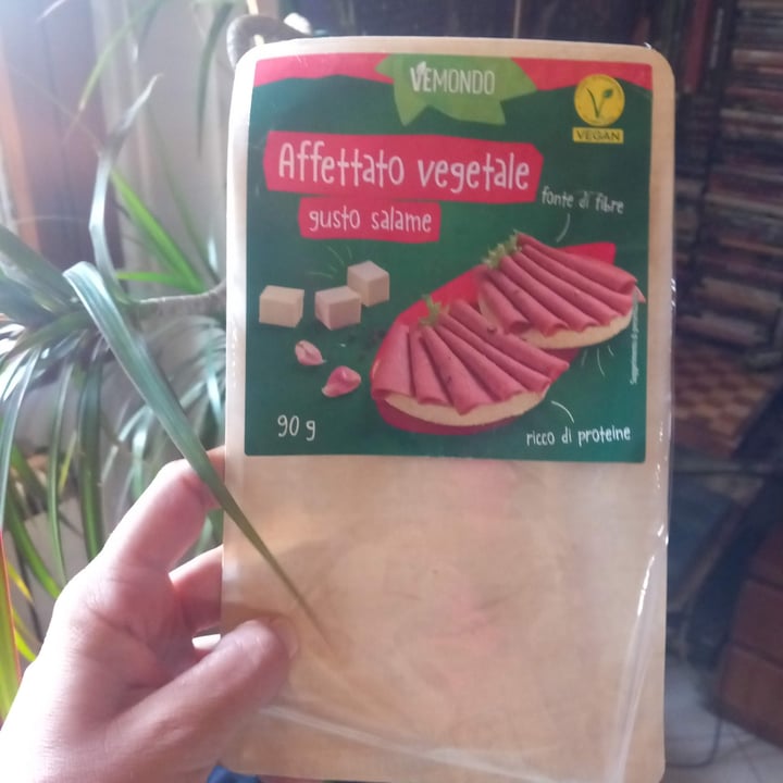photo of Vemondo Affettato Vegetale Gusto Salame shared by @lamanu on  05 Aug 2023 - review