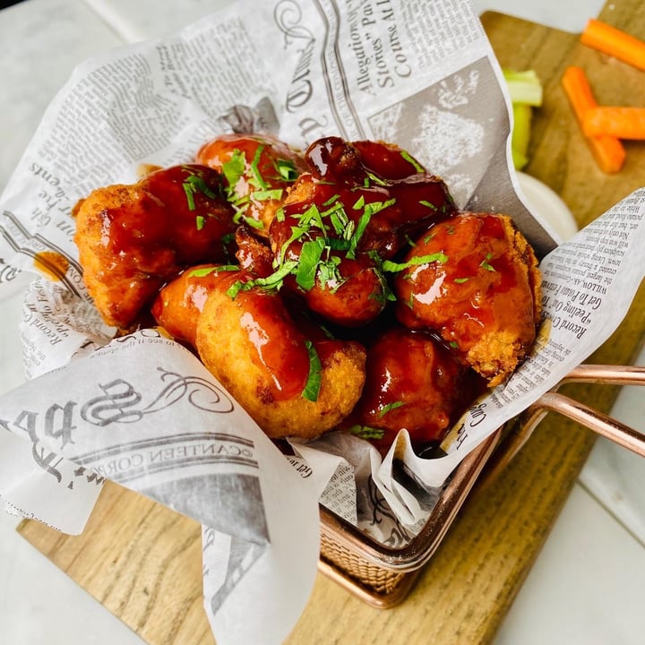 photo of Willow Vegan Bistro Cauliflower Wings (bbq) shared by @veganeverythingalex on  24 Mar 2023 - review