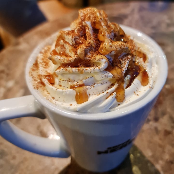 photo of Caffè Nero Cinnamon Swirl Latte shared by @bl0bfishy on  31 Dec 2022 - review