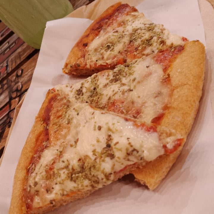 photo of Origen Vegetal Pizza Muzza Clásica shared by @noepbella on  24 Apr 2023 - review