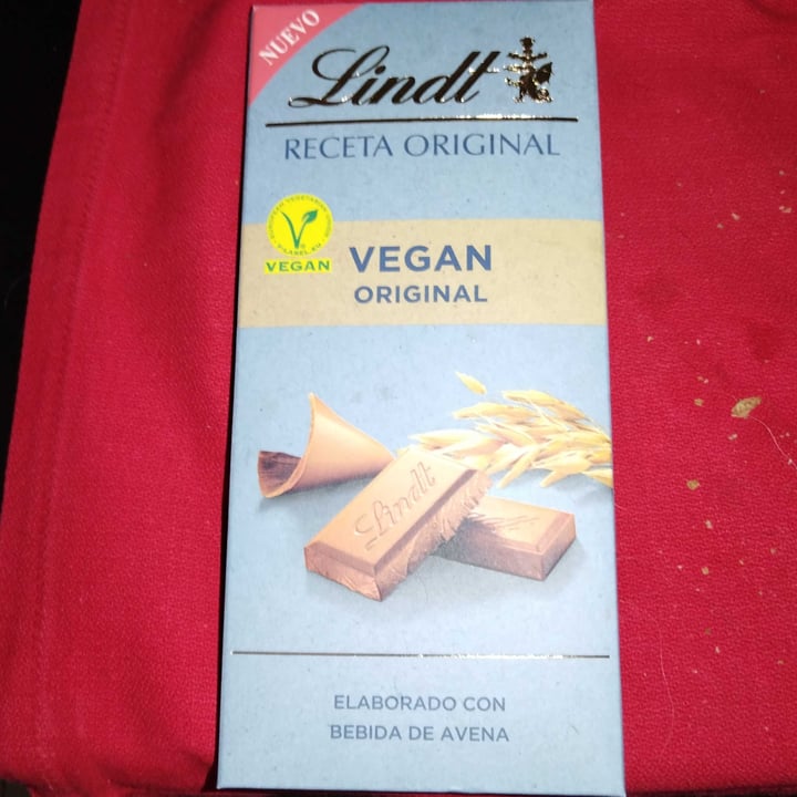 photo of Lindt Chocolate Vegano Classic shared by @sami88 on  26 Dec 2022 - review