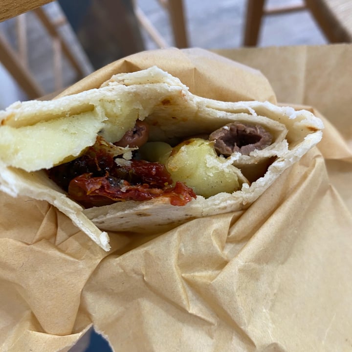 photo of LA PIADINA ROMAGNOLA Piadina Pomodori Secchi, Patate E Olive Taggiasche shared by @elenuriss on  18 Apr 2023 - review
