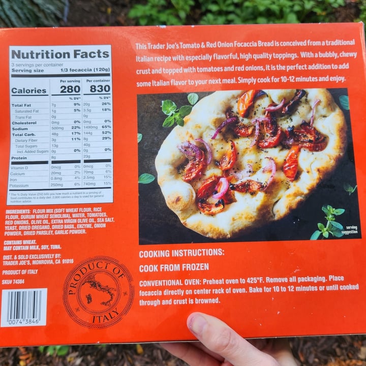 photo of Trader Joe's Italian Tomato & Red Onion Focaccia shared by @rosieb33 on  12 Aug 2023 - review