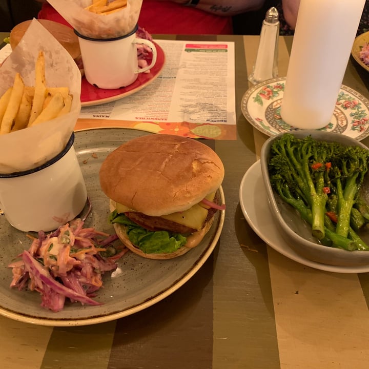 photo of Quinto Lounge Vegan burger shared by @jasminegraceg on  04 Feb 2023 - review