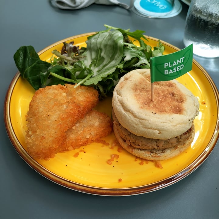 photo of Privé Jewel Changi Airport Prive Sausage Muffin shared by @stevenneoh on  08 Apr 2023 - review