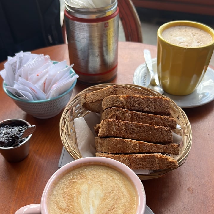 photo of Café Antibes Tostadas De Campo Con Mermelada Casera shared by @josegalli on  17 Jan 2023 - review