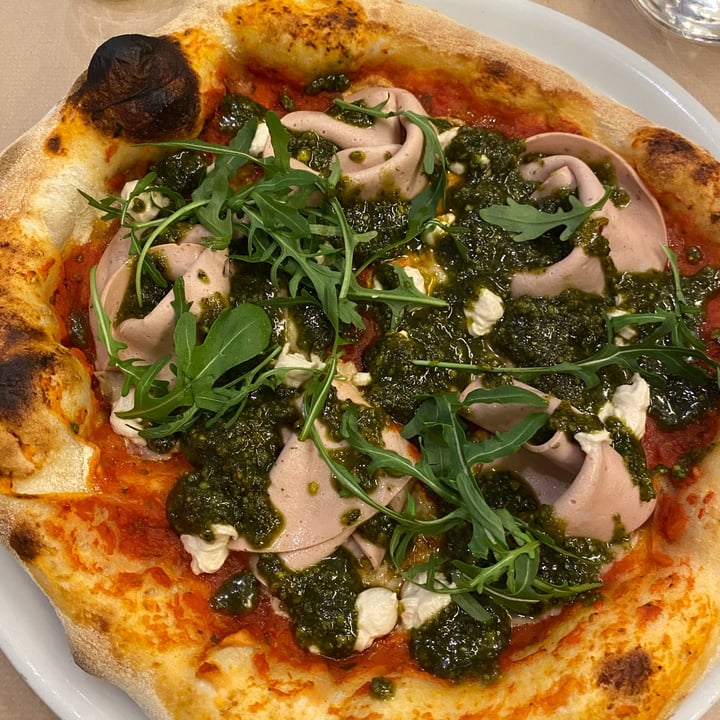 photo of Pizzi & Dixie Pizza de mortadela vegana con pesto de pistacho shared by @giuliaghil on  09 Mar 2023 - review