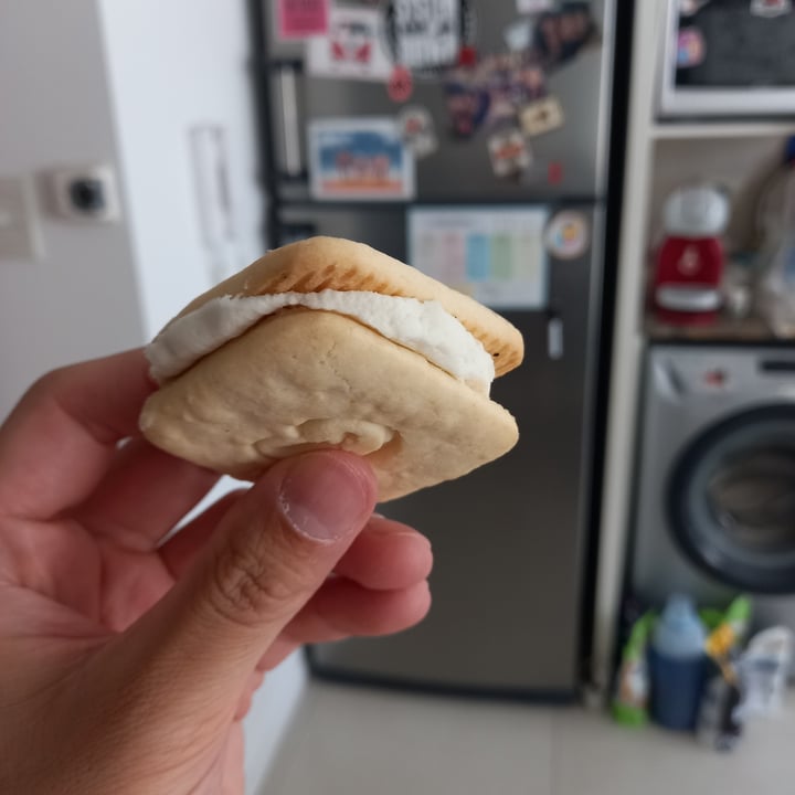 photo of dantelli Galletita Rellena De Limón shared by @diecantero on  02 May 2023 - review