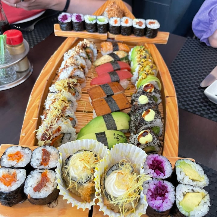 photo of Asia Fusion Sushi Barca mix per 1 persona Vegan shared by @ilariaqualcosa on  03 Apr 2023 - review