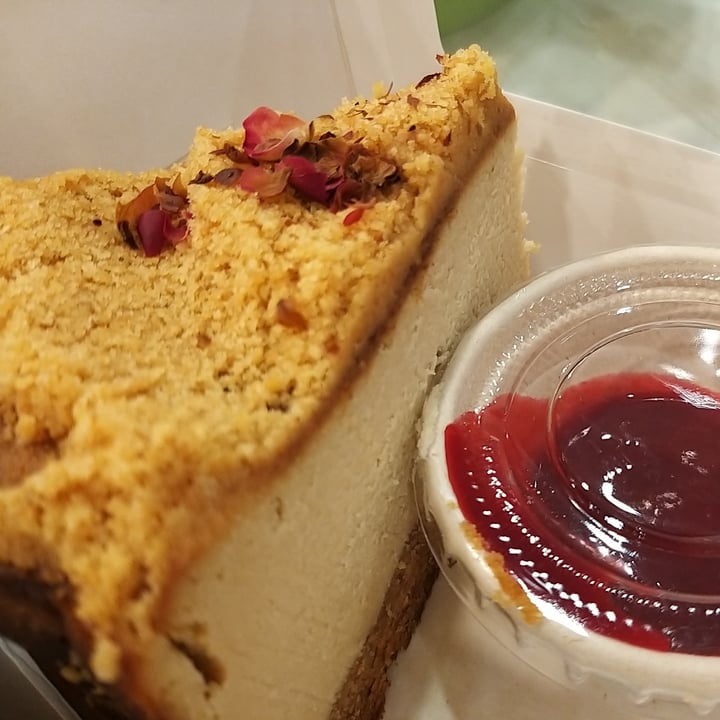 photo of Green Common Singapore Classic baked cheesecake shared by @darkchocoholic on  23 Jun 2023 - review