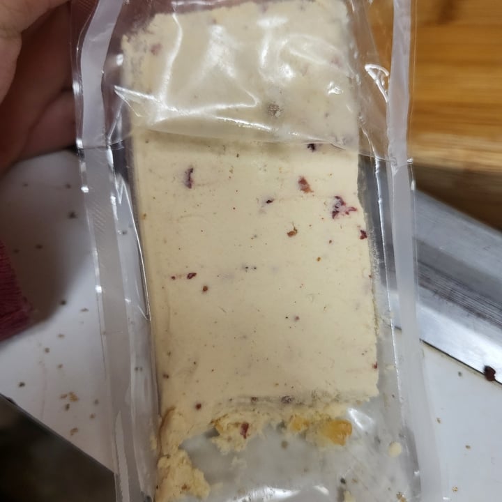 photo of Nuts For Cheese Cranberry And Pepper shared by @izzyiris on  07 Feb 2023 - review