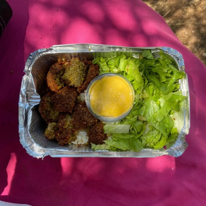 photo of Fresh Sandwiches and salads falafel over rice shared by @cestfl0riana on  05 Aug 2023 - review