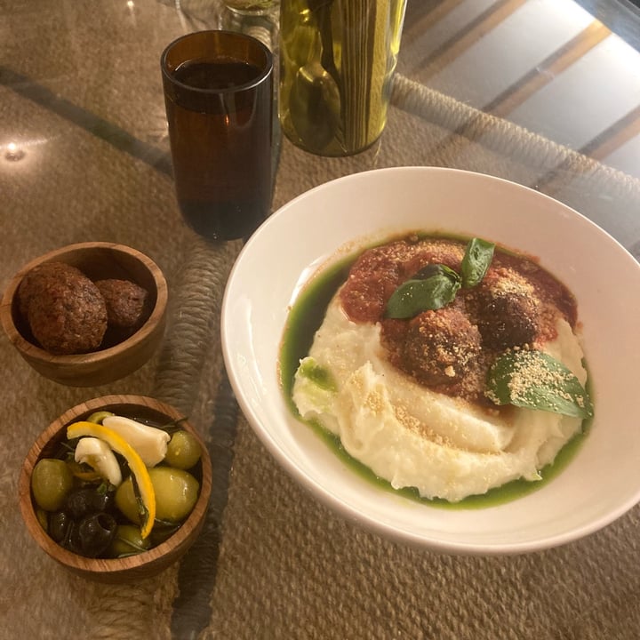 photo of Secret Spot Meatballs with mashed potato shared by @jimboatz on  10 Apr 2023 - review