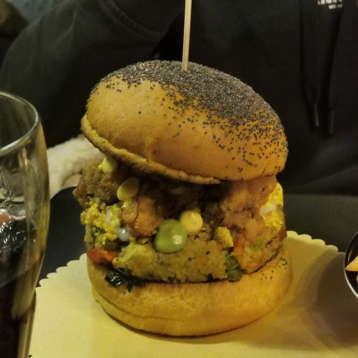 photo of Old England Pub - Pub Birreria Padova Porn burger vegan shared by @nixandstuffs on  14 Jan 2023 - review