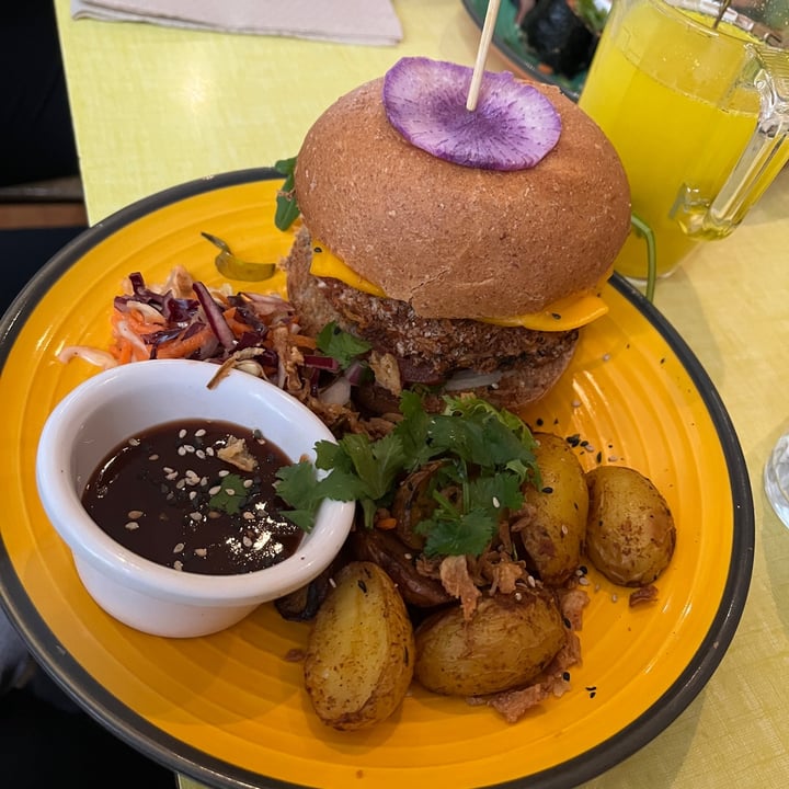 photo of Jah Jah By Le Tricycle Mushroom burger shared by @alistar on  04 Apr 2023 - review