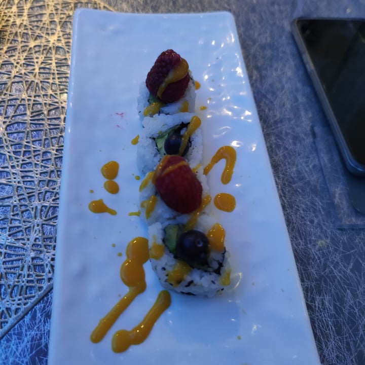 photo of Samurai Japanese Restaurant uramaki con frutta shared by @noccioline93 on  07 Jan 2023 - review