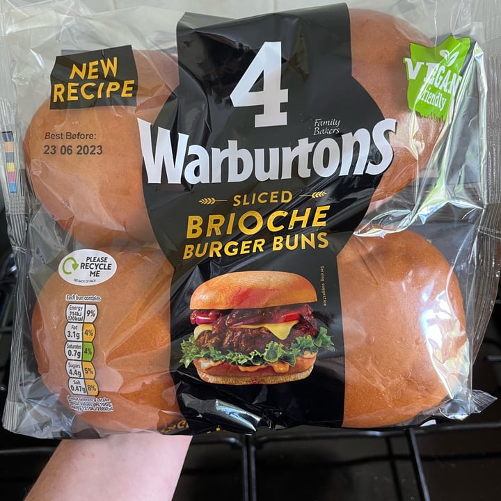 photo of Warburtons 4 Sliced Brioche Burger Buns shared by @ameriamber on  23 Jun 2023 - review