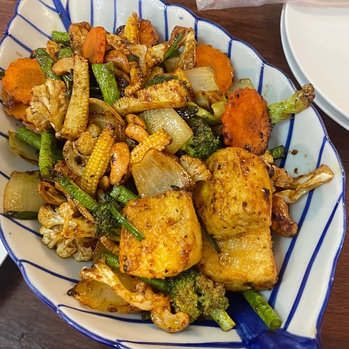 photo of No.6 Restaurant Stir Fried Cashew Nut Vegetables And Tofu shared by @juanlouw on  01 Jun 2023 - review