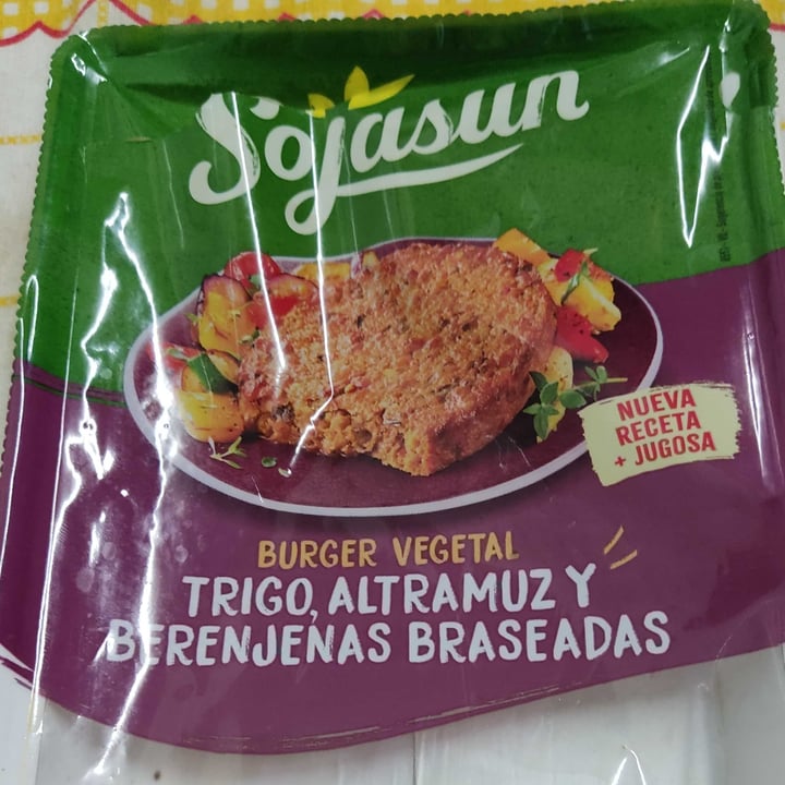 photo of Sojasun Burger Vegetal Trigo Altramuz y Berenjenas Braseadas shared by @albinha on  20 Jun 2023 - review