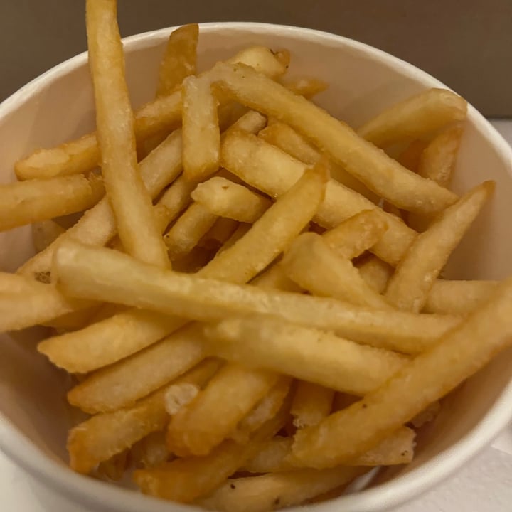photo of Goyo’s Plant-Based Burgers Roma Papas fritas shared by @saloshayo on  19 Apr 2023 - review