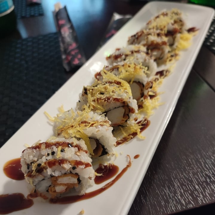 photo of Asia Fusion Sushi crispy lemon srhimpz vegan roll (gambero vegano) shared by @monica86 on  18 Jul 2023 - review